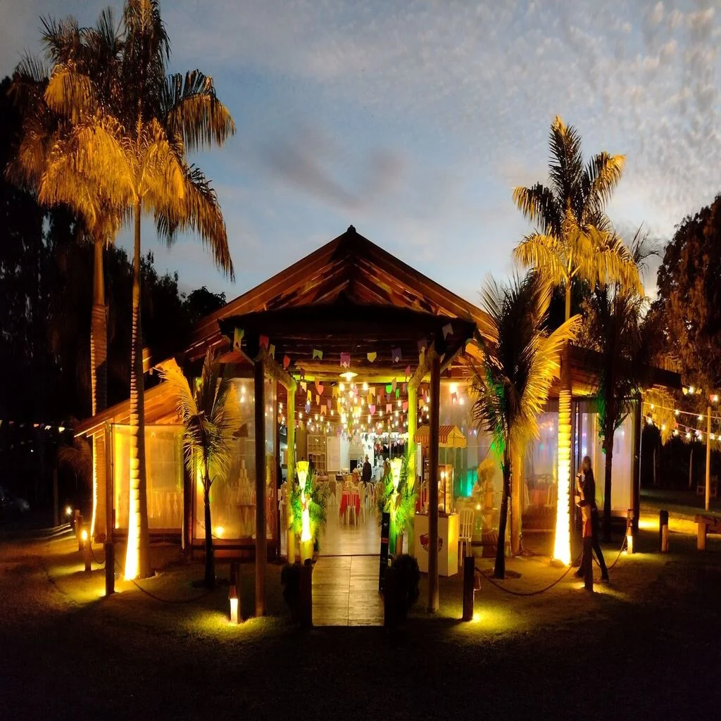 Belo ambiente com iluminação cênica